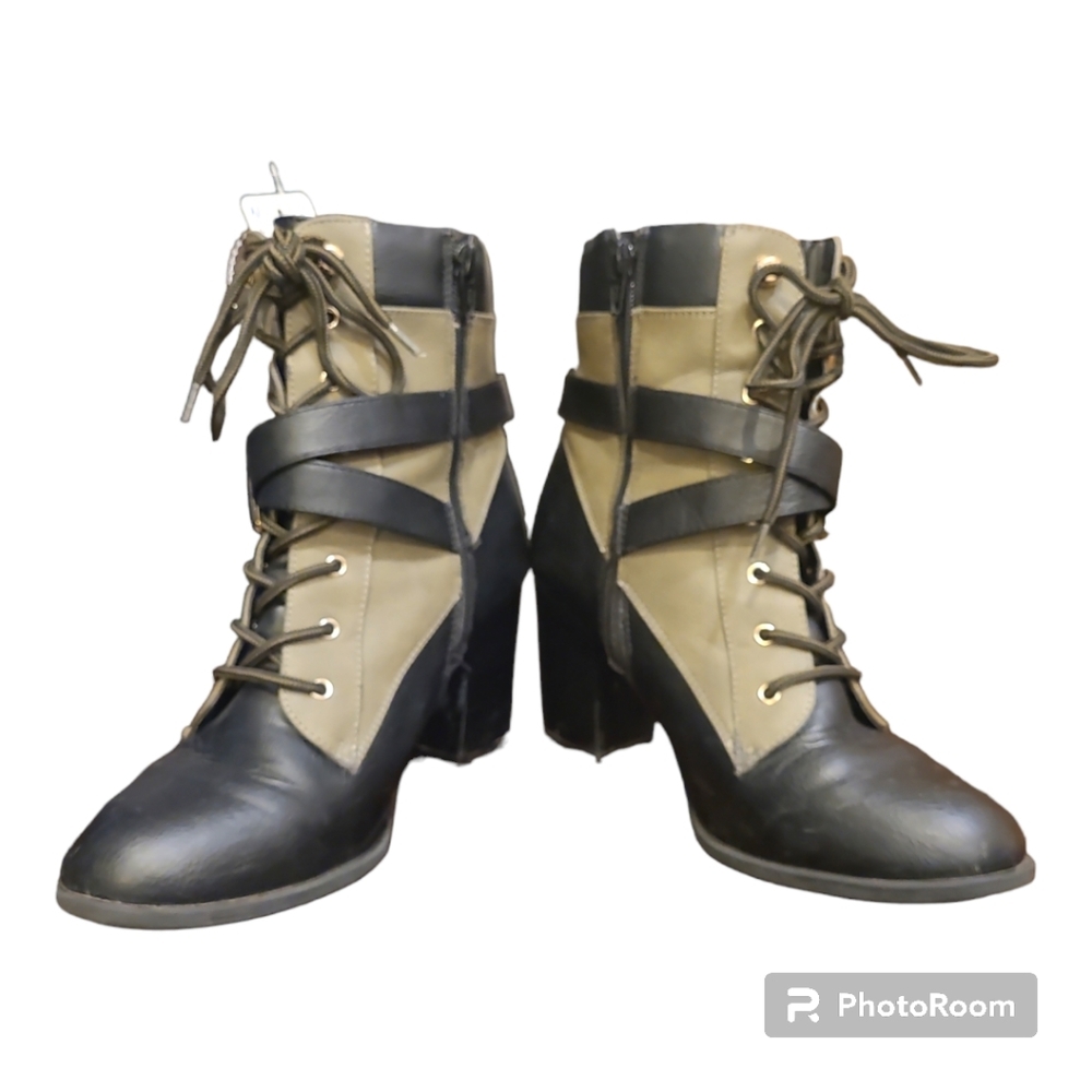 Boots with Buckle and Zip-Up  9.5